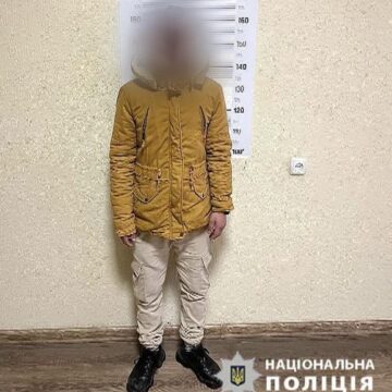 Франківські поліцейські оперативно розшукали та затримали злодія, який обікрав пасажирку автобуса