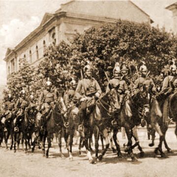 КОЛИСЬ У СТАНИСЛАВОВІ. Військо їде на маневри КОЛИСЬ У СТАНИСЛАВОВІ. Військо їде на маневри