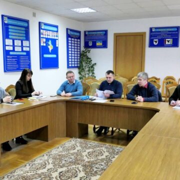 У Тисмениці на розгляд комісії винесли два адміністративні порушення у сфері благоустрою