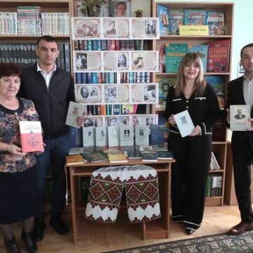 Бібліотечні фонди книгозбірень Ямниці поповнили новими виданнями