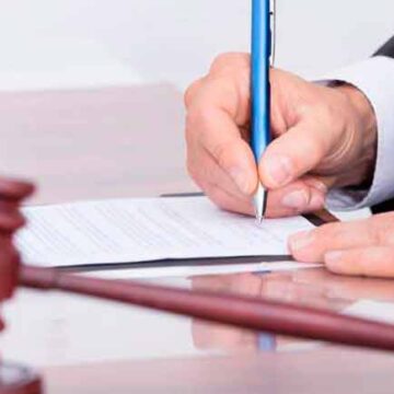 На Прикарпатті прокуратура вимагає повернути до бюджету громади 200 тис. грн переплати за електроенергію