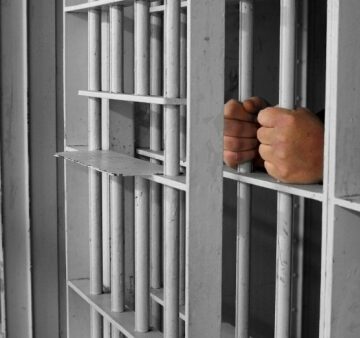 У Франківську взяли під варту 18-річного хулігана, який разом зі спільником нападали на перехожих