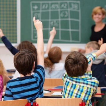 За три години франківці зареєстрували на вступ у перший клас майже 2000 дітей