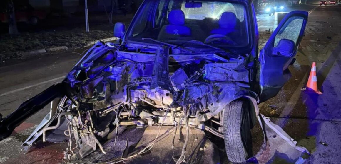 В Івано-Франківську зіткнулись два автомобілі: травмований один з водіїв (ФОТО)