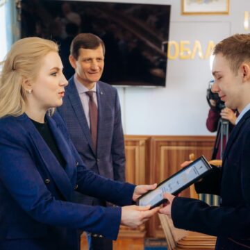 20 студентів з Прикарпаття отримали обласні стипендії від 25 до 33 тисяч гривень 20 студентів з Прикарпаття отримали обласні стипендії від 25 до 33 тисяч гривень