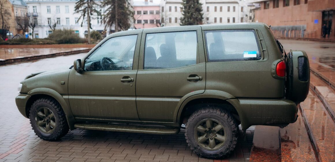 Із Прикарпаття передали на фронт 15 FPV-дронів та позашляховик (ФОТОФАКТ)