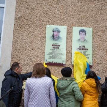 В Івано-Франківську відкрили пам’ятні дошки Миколі Котку та Петру Грицюшку