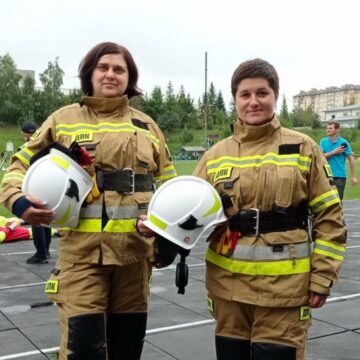 Пліч-о-пліч з чоловіками: дві старости з Городенківщини стали пожежницями-добровольцями