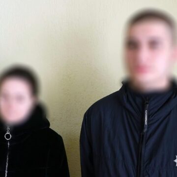 В Івано-Франківську хулігани кидались на перехожих: одного з нападників затримали, двох шукають (ВІДЕО) В Івано-Франківську хулігани кидались на перехожих: одного з нападників затримали, двох шукають (ВІДЕО)