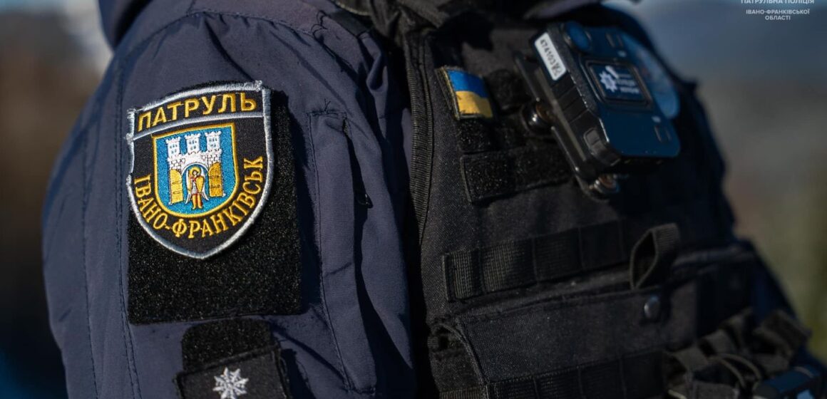 Франківські патрульні виявили у чергового водія підроблені документи