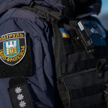 Франківські патрульні виявили у чергового водія підроблені документи