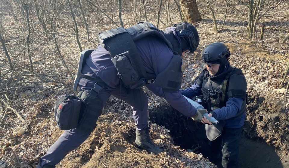 Прикарпатські піротехніки продовжують розміновувати деокуповані території Донеччини (ФОТО)