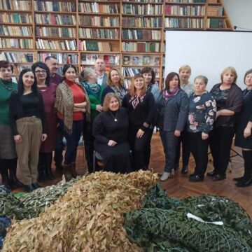 У рамках акції «Шевченкова броня» працівники закладів культури Надвірнянської громади виплели дев’ять маскувальних сіток