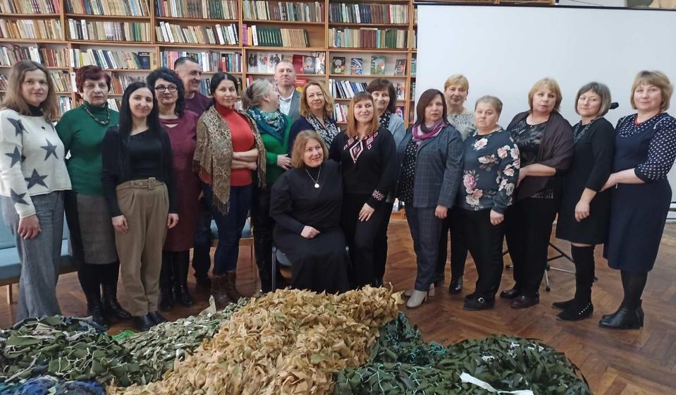 У рамках акції «Шевченкова броня» працівники закладів культури Надвірнянської громади виплели дев’ять маскувальних сіток