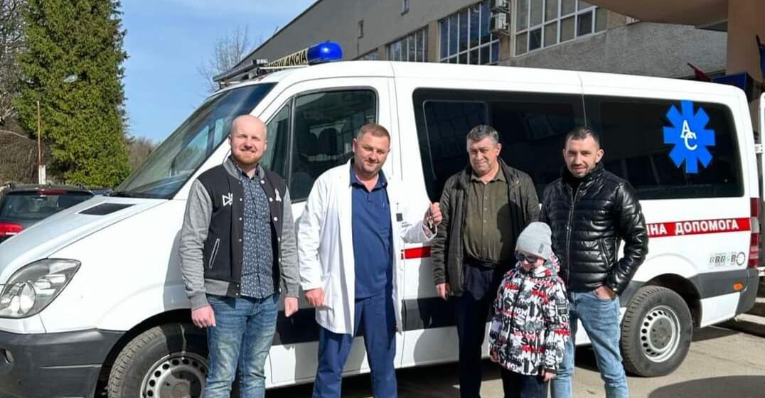 Благодійники передали Калуській ЦРЛ карету швидкої допомоги