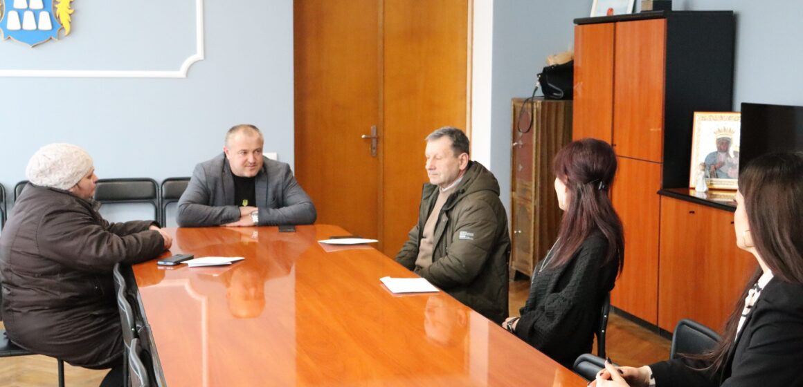 На благодійному концерті Богдана Сташківа у Долині зібрали 50 тисяч гривень для потреб захисників