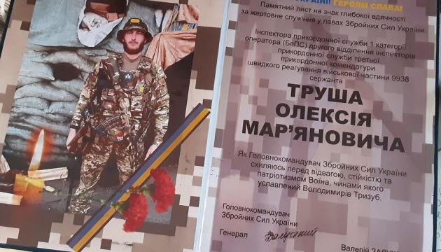 У Яремчанському музеї створили експозицію пам’яті загиблого воїна (ФОТО) У Яремчанському музеї створили експозицію пам’яті загиблого воїна (ФОТО)