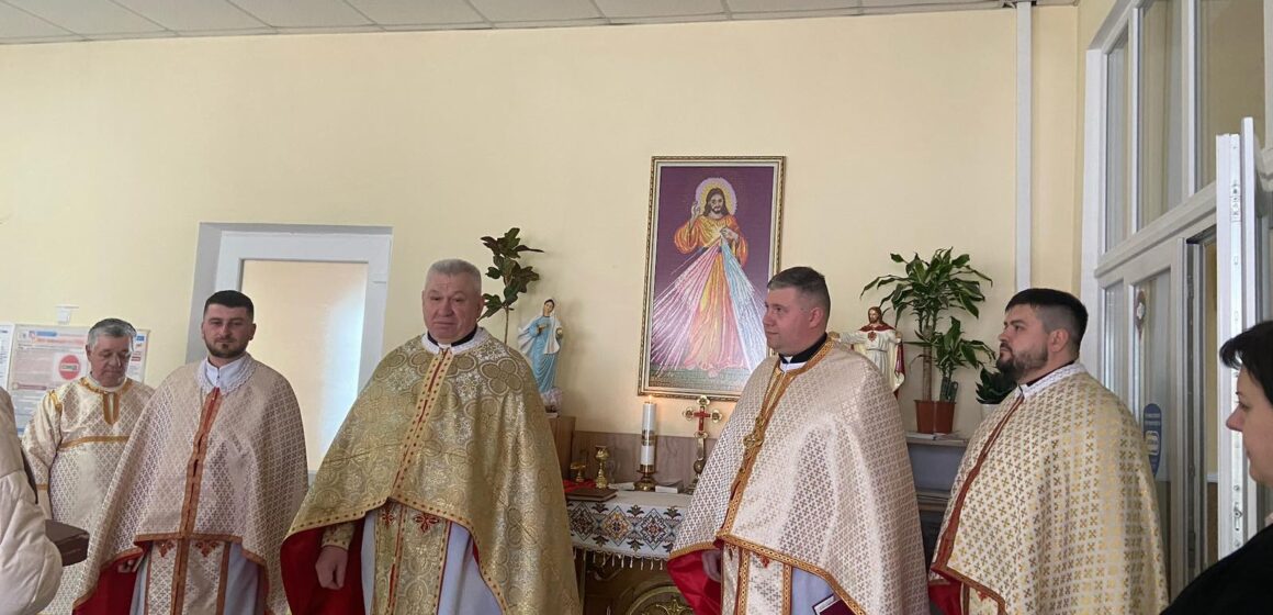 У Брошнів-Осадській міській лікарні освятили богослужбову каплицю