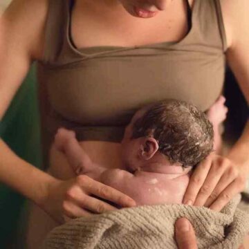 Франківські медики прийняли пологи вдома у породіллі та врятували немовля Франківські медики прийняли пологи вдома у породіллі та врятували немовля