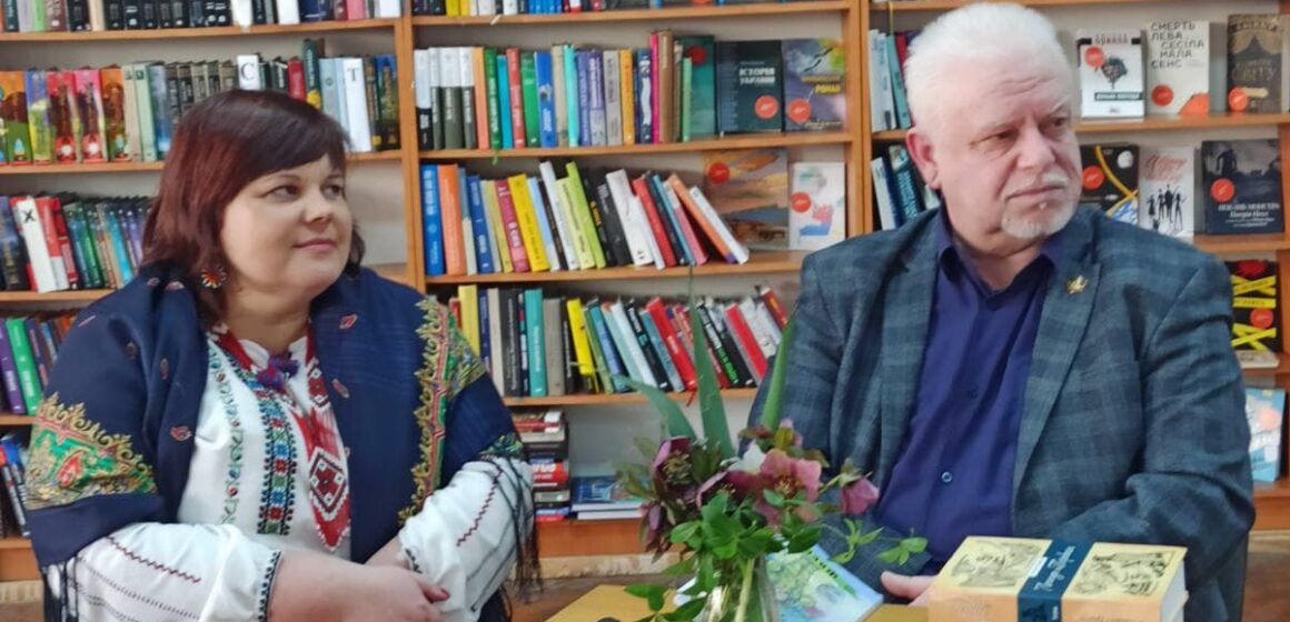 У Надвірній відбулася презентація книги відомого письменника, співзасновника літературної студії «Бистрінь» Романа Бенюка “Послушно голошу! Я знову тут!”