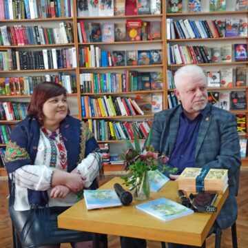 У Надвірній відбулася презентація книги відомого письменника, співзасновника літературної студії «Бистрінь» Романа Бенюка “Послушно голошу! Я знову тут!”