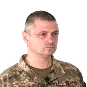 «Щоб поповнити частини, які зараз виконують бойові завдання на передовій, ми вимушені виходити на вулиці…» «Щоб поповнити частини, які зараз виконують бойові завдання на передовій, ми вимушені виходити на вулиці…»