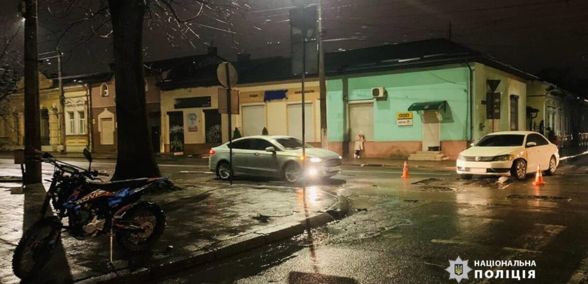 У Івано-Франківську зіткнулись легковик та мотоцикл