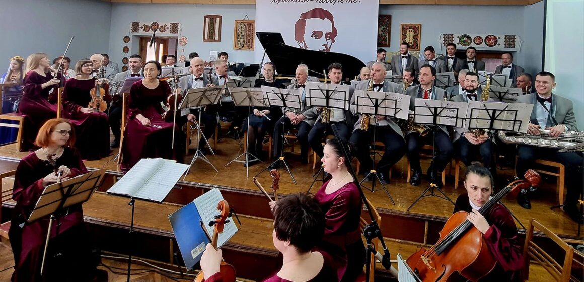 У Івано-Франківській ДМШ №1 ім. М. Лисенка відбувся мистецький захід «Єднаєм Україну Шевченковим словом»