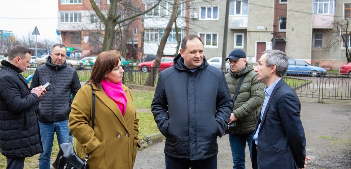 Руслан Марцінків провів інспекцію на “Братах”: перевірили мікрорайон і роздали завдання