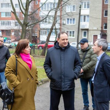Руслан Марцінків провів інспекцію на “Братах”: перевірили мікрорайон і роздали завдання
