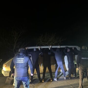 Прикордонники затримали переправників через кордон «ухилянтів»: серед організаторів – мешканець Прикарпаття