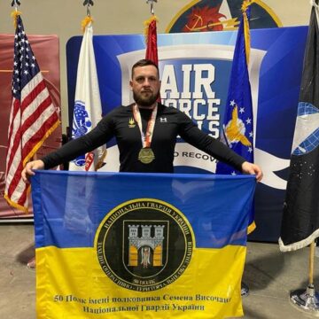 Ще одне «золото»: На змаганнях ветеранів у США наш земляк Юрій Гапончук здобув перемогу у командній стрільбі з лука