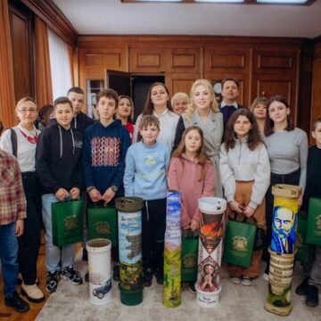 Світлана Онищук зустрілася із креативними дітьми з Кутської громади