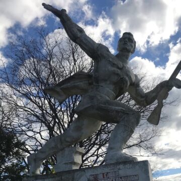 В Бурштинській громаді хочуть знести шість радянських пам’ятників В Бурштинській громаді хочуть знести шість радянських пам’ятників