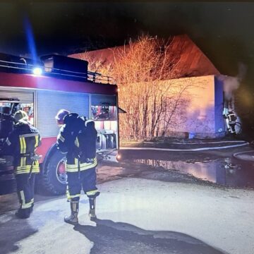 У Вигоді серед ночі трапилась пожежа в будівлі недіючої школи-інтернат (ФОТОФАКТ)