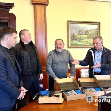 Прикарпатським поліцейським-спецпризначенням передали БПЛА