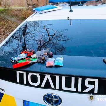 Збувала заборонені речовини: Івано-Франківські правоохоронці затримали «закладчицю»