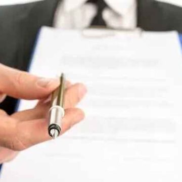 На Прикарпатті незаконно звільнили директора ліцею На Прикарпатті незаконно звільнили директора ліцею