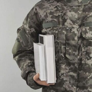 В Івано-Франківську проводять збір книг для військових на реабілітації