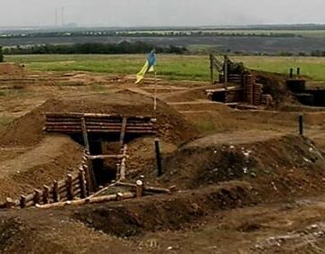 20 комунальників з Калуша будують фортифікаційні споруди на передовій 20 комунальників з Калуша будують фортифікаційні споруди на передовій