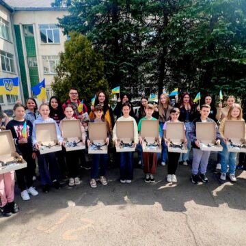 Учні франківського ліцею передали на передову 10 дронів