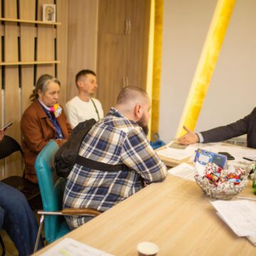 Руслан Марцінків зустрівся з представниками громадськості, які проти будівництва каплиці УГКЦ біля міського озера