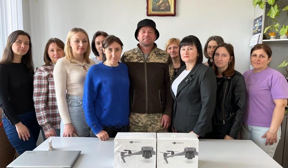 Посилення оборони: із Дзвиняцької громади передали захисникам чергову партію «мавіків» (ФОТО)