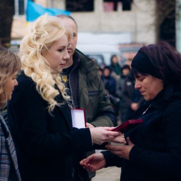 Рідним полеглих захисників із Косівського та Верховинського районів вручили державні та обласні відзнаки (ФОТО)