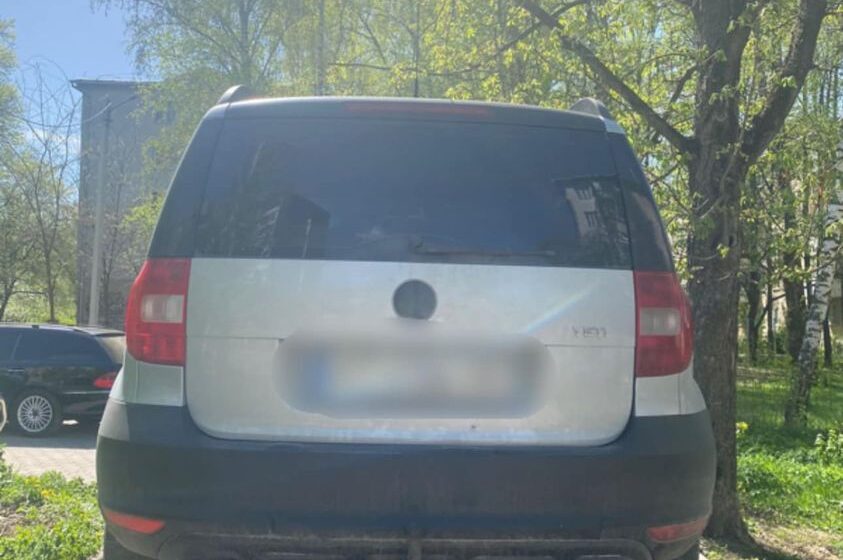 У Франківську патрульні зупинили нетверезого водія, який позбавлений права керування та мав при собі наркотики