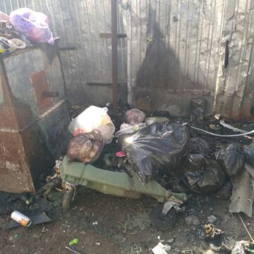 У Болехові почастішали випадки вандалізму: цього разу хулігани спалили сміттєвий контейнер (ФОТОФАКТ)