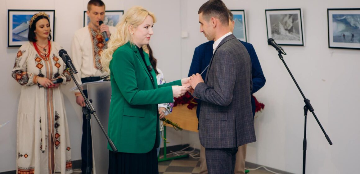 Чотири педагоги з Прикарпаття здобули перемогу у всеукраїнському конкурсі “Учитель року-2024” Чотири педагоги з Прикарпаття здобули перемогу у всеукраїнському конкурсі “Учитель року-2024”