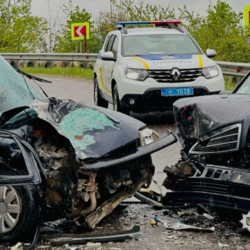 У автопригоді на Прикарпатті травмувались двоє пасажирів легковика: поліція встановлює обставини події (ФОТО)