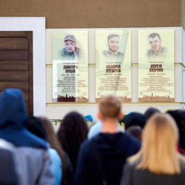 Незабуті: в Івано-Франківську відкрили анотаційні дошки двом полеглим захисникам – Дмитру Луціву та Сергію Савчину