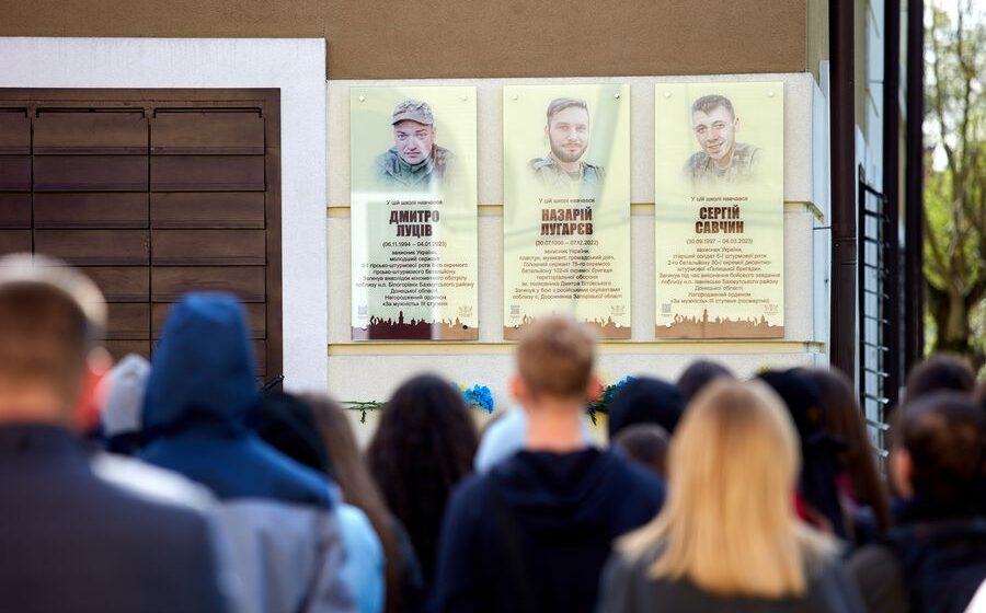 Незабуті: в Івано-Франківську відкрили анотаційні дошки двом полеглим захисникам – Дмитру Луціву та Сергію Савчину